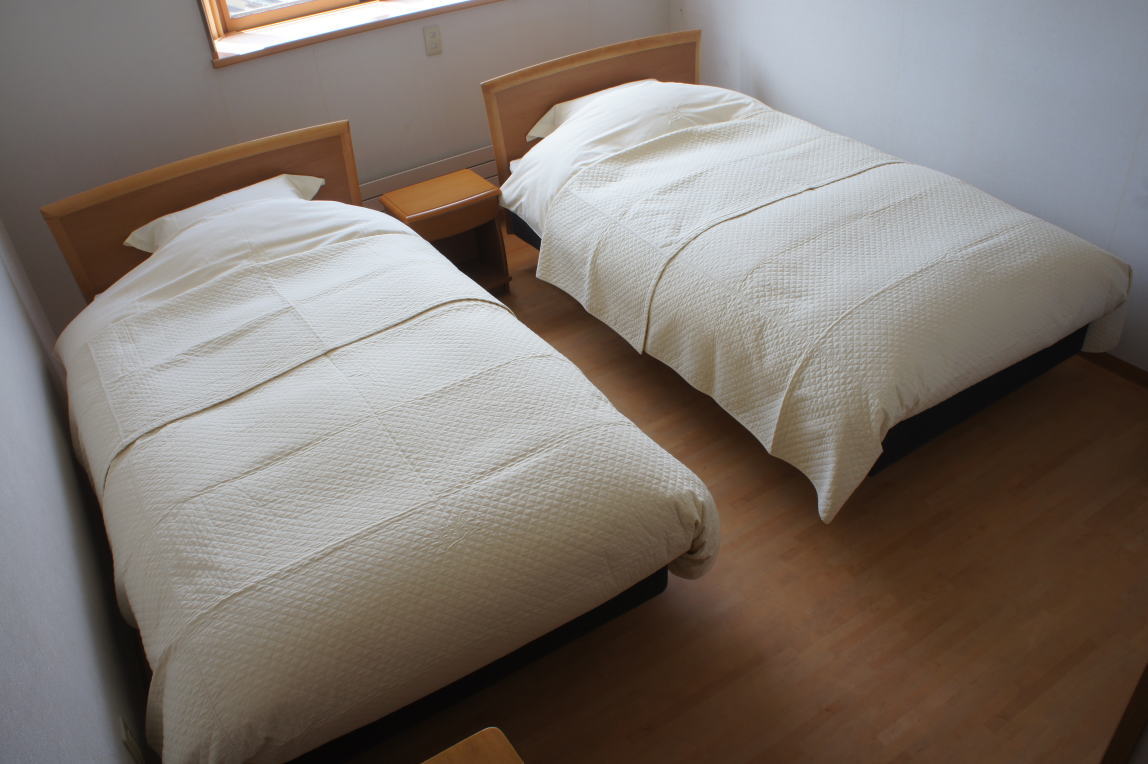 ベッドは必要な場合にはもう1台用意する事も可能です。その際は予約時にお申し込み下さい。